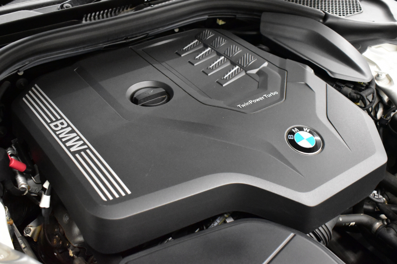 BMW 5シリーズ 530iﾂｰﾘﾝｸﾞ Mｽﾎﾟｰﾂ 型式変更後(JT20) ｾﾚｸﾄP 全面液晶ﾒｰﾀｰ ﾊﾟﾉﾗﾏｻﾝﾙｰﾌ ﾊｰﾏﾝｶｰﾄﾞﾝ LEDﾍｯﾄﾞﾗｲﾄ 全席ﾋｰﾀｰ付黒革 追従ACC HUD ﾀｯﾁﾊﾟﾈﾙHDDﾅﾋﾞ 全周囲ｶﾒﾗ3Dﾋﾞｭｰ Pｱｼｽﾄ 車線変更&逸脱&歩行者警告 衝突軽減B 19AW 電動Rｹﾞｰﾄ 社外ﾜｲﾔﾚｽ充電 2年保証