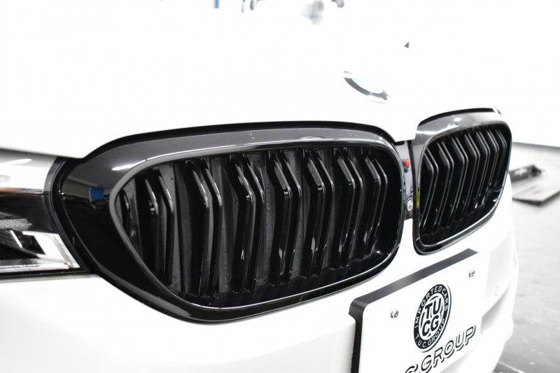 BMW 5シリーズ 530iﾂｰﾘﾝｸﾞ Mｽﾎﾟｰﾂ 型式変更後(JT20) ｾﾚｸﾄP 全面液晶ﾒｰﾀｰ ﾊﾟﾉﾗﾏｻﾝﾙｰﾌ ﾊｰﾏﾝｶｰﾄﾞﾝ LEDﾍｯﾄﾞﾗｲﾄ 全席ﾋｰﾀｰ付黒革 追従ACC HUD ﾀｯﾁﾊﾟﾈﾙHDDﾅﾋﾞ 全周囲ｶﾒﾗ3Dﾋﾞｭｰ Pｱｼｽﾄ 車線変更&逸脱&歩行者警告 衝突軽減B 19AW 電動Rｹﾞｰﾄ 社外ﾜｲﾔﾚｽ充電 2年保証