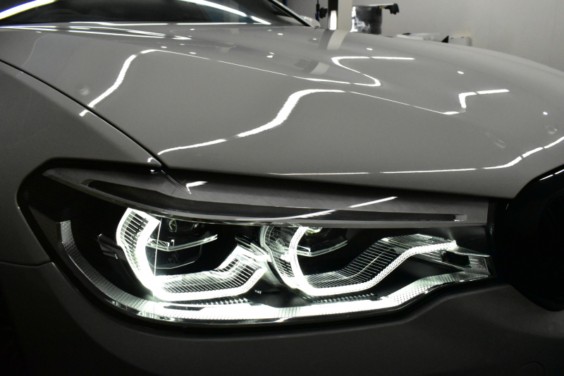 BMW 5シリーズ 530iﾂｰﾘﾝｸﾞ Mｽﾎﾟｰﾂ 型式変更後(JT20) ｾﾚｸﾄP 全面液晶ﾒｰﾀｰ ﾊﾟﾉﾗﾏｻﾝﾙｰﾌ ﾊｰﾏﾝｶｰﾄﾞﾝ LEDﾍｯﾄﾞﾗｲﾄ 全席ﾋｰﾀｰ付黒革 追従ACC HUD ﾀｯﾁﾊﾟﾈﾙHDDﾅﾋﾞ 全周囲ｶﾒﾗ3Dﾋﾞｭｰ Pｱｼｽﾄ 車線変更&逸脱&歩行者警告 衝突軽減B 19AW 電動Rｹﾞｰﾄ 社外ﾜｲﾔﾚｽ充電 2年保証