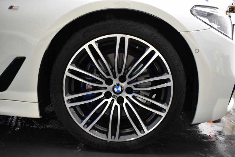 BMW 5シリーズ 530iﾂｰﾘﾝｸﾞ Mｽﾎﾟｰﾂ 型式変更後(JT20) ｾﾚｸﾄP 全面液晶ﾒｰﾀｰ ﾊﾟﾉﾗﾏｻﾝﾙｰﾌ ﾊｰﾏﾝｶｰﾄﾞﾝ LEDﾍｯﾄﾞﾗｲﾄ 全席ﾋｰﾀｰ付黒革 追従ACC HUD ﾀｯﾁﾊﾟﾈﾙHDDﾅﾋﾞ 全周囲ｶﾒﾗ3Dﾋﾞｭｰ Pｱｼｽﾄ 車線変更&逸脱&歩行者警告 衝突軽減B 19AW 電動Rｹﾞｰﾄ 社外ﾜｲﾔﾚｽ充電 2年保証
