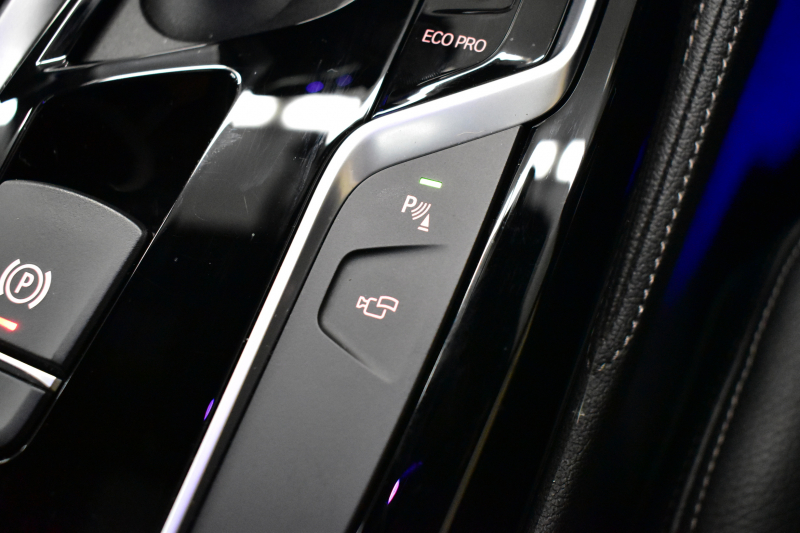 BMW 5シリーズ 530iﾂｰﾘﾝｸﾞ Mｽﾎﾟｰﾂ 型式変更後(JT20) ｾﾚｸﾄP 全面液晶ﾒｰﾀｰ ﾊﾟﾉﾗﾏｻﾝﾙｰﾌ ﾊｰﾏﾝｶｰﾄﾞﾝ LEDﾍｯﾄﾞﾗｲﾄ 全席ﾋｰﾀｰ付黒革 追従ACC HUD ﾀｯﾁﾊﾟﾈﾙHDDﾅﾋﾞ 全周囲ｶﾒﾗ3Dﾋﾞｭｰ Pｱｼｽﾄ 車線変更&逸脱&歩行者警告 衝突軽減B 19AW 電動Rｹﾞｰﾄ 社外ﾜｲﾔﾚｽ充電 2年保証