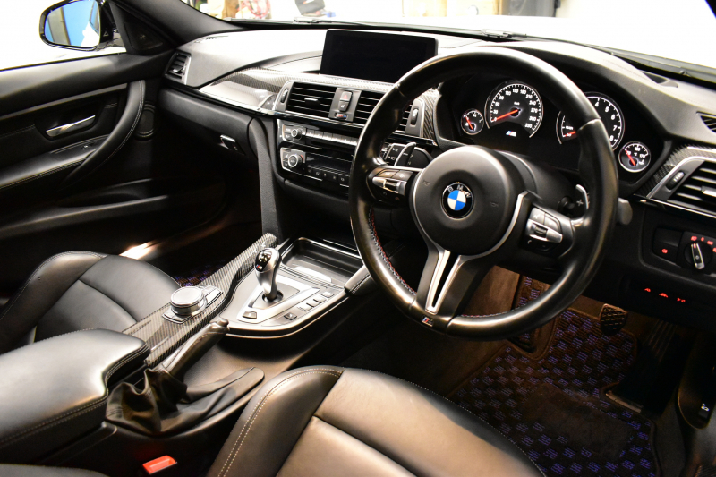 BMW Mシリーズ M3ｾﾀﾞﾝ MDCT LCI後期 KW車高調(Ver3) ﾍｷｻｺﾞﾅﾙLEDﾍｯﾄﾞﾗｲﾄ ﾋｰﾀｰ付黒革 ｶｰﾎﾞﾝﾙｰﾌ&ｲﾝﾃﾘｱ&Fﾘｯﾌﾟ ﾀｯﾁﾊﾟﾈﾙﾅﾋﾞﾊｰﾏﾝｶｰﾄﾞﾝ  ﾌﾙｾｸﾞBｶﾒﾗ前後PDC HUD 7速DCT ｵﾌﾟｼｮﾝ19AW 衝突軽減ﾌﾞﾚｰｷ 車線変更&車線逸脱&歩行者警告 2年保証