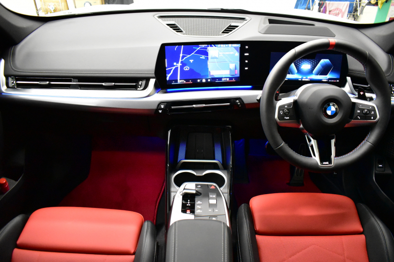 BMW X1 M35i Xﾄﾞﾗｲﾌﾞ 新車保証R10年10月30日迄 7速DCT 4WD 1ｵｰﾅｰ ﾊﾟﾉﾗﾏｻﾝR ﾋｰﾀｰ付電動赤黒ｳﾞｪｶﾞﾝｻﾞｱｸﾃｨﾌﾞｼｰﾄ 20AW Mｽﾎﾟｰﾂﾌﾞﾚｰｷ(ﾚｯﾄﾞ) ｶｰﾌﾞﾄﾞﾃﾞｨｽﾌﾟﾚｲ ﾗｲﾌﾞｺｯｸﾋﾟｯﾄ ﾊｰﾏﾝｶｰﾄﾞﾝ ｽﾃｱﾘﾝｸﾞﾋｰﾀｰ ACC HUD 可変Mｻｽ 2年保証