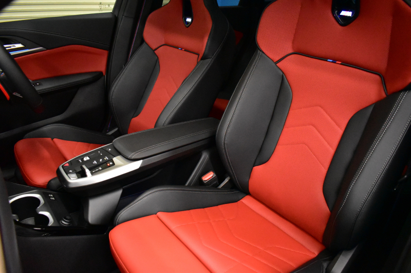 BMW X1 M35i Xﾄﾞﾗｲﾌﾞ 新車保証R10年10月30日迄 7速DCT 4WD 1ｵｰﾅｰ ﾊﾟﾉﾗﾏｻﾝR ﾋｰﾀｰ付電動赤黒ｳﾞｪｶﾞﾝｻﾞｱｸﾃｨﾌﾞｼｰﾄ 20AW Mｽﾎﾟｰﾂﾌﾞﾚｰｷ(ﾚｯﾄﾞ) ｶｰﾌﾞﾄﾞﾃﾞｨｽﾌﾟﾚｲ ﾗｲﾌﾞｺｯｸﾋﾟｯﾄ ﾊｰﾏﾝｶｰﾄﾞﾝ ｽﾃｱﾘﾝｸﾞﾋｰﾀｰ ACC HUD 可変Mｻｽ 2年保証