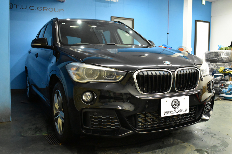 BMW X1 Xdrive25i  Mｽﾎﾟｰﾂ 中期 4WD 高出力 希少ｶﾞｿﾘﾝｴﾝｼﾞﾝ  ｺﾝﾌｫｰﾄP 追従ACC ﾋｰﾀｰ付電動ﾌﾞﾗｯｸﾚｻﾞｰ LEDﾍｯﾄﾞﾗｲﾄ ﾀｯﾁﾊﾟﾈﾙHDDﾅﾋﾞBｶﾒﾗ Pｱｼｽﾄ 衝突軽減B 車線逸脱&歩行者警告 電動Rｹﾞｰﾄ 18AW 2年保証