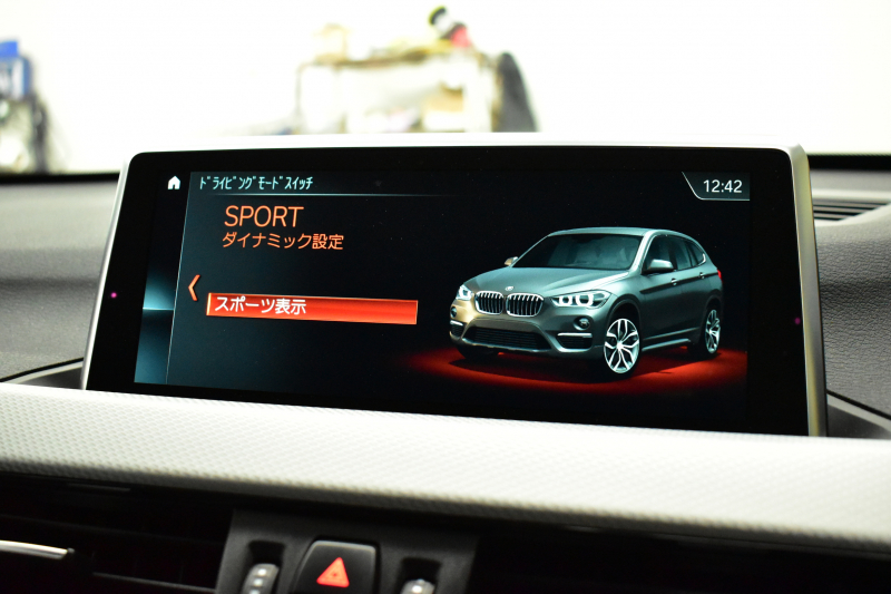 BMW X1 Xdrive25i  Mｽﾎﾟｰﾂ 中期 4WD 高出力 希少ｶﾞｿﾘﾝｴﾝｼﾞﾝ  ｺﾝﾌｫｰﾄP 追従ACC ﾋｰﾀｰ付電動ﾌﾞﾗｯｸﾚｻﾞｰ LEDﾍｯﾄﾞﾗｲﾄ ﾀｯﾁﾊﾟﾈﾙHDDﾅﾋﾞBｶﾒﾗ Pｱｼｽﾄ 衝突軽減B 車線逸脱&歩行者警告 電動Rｹﾞｰﾄ 18AW 2年保証