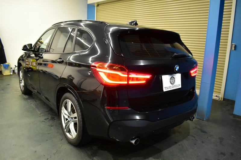 BMW X1 Xdrive25i  Mｽﾎﾟｰﾂ 中期 4WD 高出力 希少ｶﾞｿﾘﾝｴﾝｼﾞﾝ  ｺﾝﾌｫｰﾄP 追従ACC ﾋｰﾀｰ付電動ﾌﾞﾗｯｸﾚｻﾞｰ LEDﾍｯﾄﾞﾗｲﾄ ﾀｯﾁﾊﾟﾈﾙHDDﾅﾋﾞBｶﾒﾗ Pｱｼｽﾄ 衝突軽減B 車線逸脱&歩行者警告 電動Rｹﾞｰﾄ 18AW 2年保証
