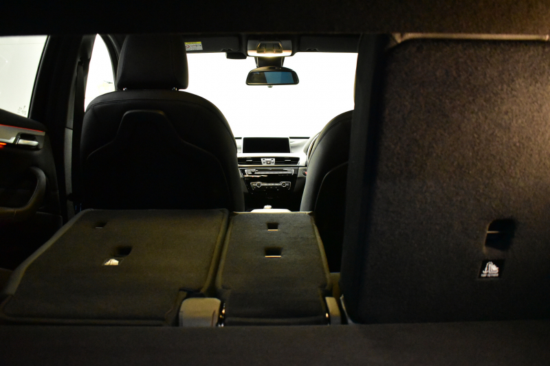 BMW X1 Xdrive25i  Mｽﾎﾟｰﾂ 中期 4WD 高出力 希少ｶﾞｿﾘﾝｴﾝｼﾞﾝ  ｺﾝﾌｫｰﾄP 追従ACC ﾋｰﾀｰ付電動ﾌﾞﾗｯｸﾚｻﾞｰ LEDﾍｯﾄﾞﾗｲﾄ ﾀｯﾁﾊﾟﾈﾙHDDﾅﾋﾞBｶﾒﾗ Pｱｼｽﾄ 衝突軽減B 車線逸脱&歩行者警告 電動Rｹﾞｰﾄ 18AW 2年保証