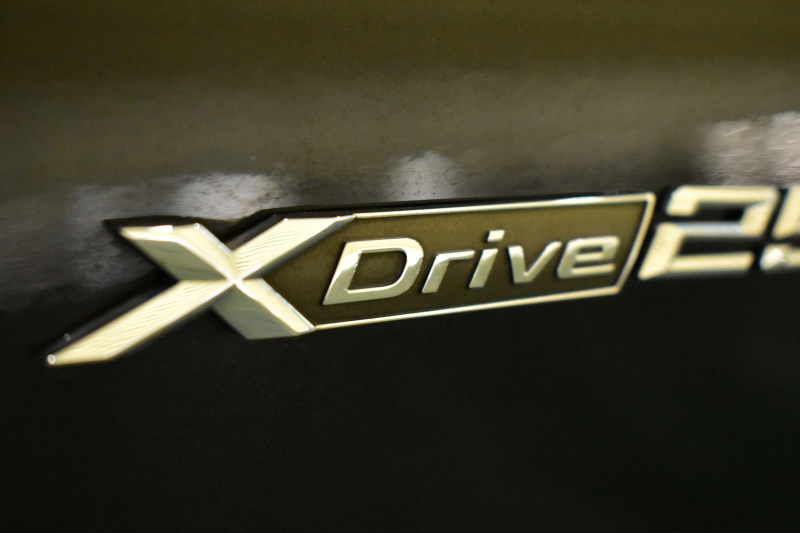 BMW X1 Xdrive25i  Mｽﾎﾟｰﾂ 中期 4WD 高出力 希少ｶﾞｿﾘﾝｴﾝｼﾞﾝ  ｺﾝﾌｫｰﾄP 追従ACC ﾋｰﾀｰ付電動ﾌﾞﾗｯｸﾚｻﾞｰ LEDﾍｯﾄﾞﾗｲﾄ ﾀｯﾁﾊﾟﾈﾙHDDﾅﾋﾞBｶﾒﾗ Pｱｼｽﾄ 衝突軽減B 車線逸脱&歩行者警告 電動Rｹﾞｰﾄ 18AW 2年保証
