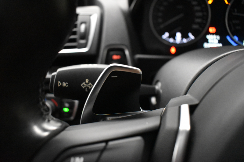 BMW 1シリーズ M140i LCI後期 直6ﾀｰﾎﾞ 340馬力 LEDﾍｯﾄﾞﾗｲﾄ&ﾃｰﾙ ﾋｰﾀｰ付赤革 ｱﾀﾞﾌﾟﾃｨﾌﾞMｻｽ 大型ﾌﾞﾚｰｷｼｽﾃﾑ 車線逸脱&歩行者警告 衝突軽減ﾌﾞﾚｰｷ 横ﾒﾆｭｰﾀｯﾁﾊﾟｯﾄﾞiﾄﾞﾗｲﾌﾞBｶﾒﾗ Pｱｼｽﾄ ｸﾙｺﾝ ﾊﾟﾄﾞﾙｼﾌﾄ ｽﾏｰﾄｷｰ 2年保証