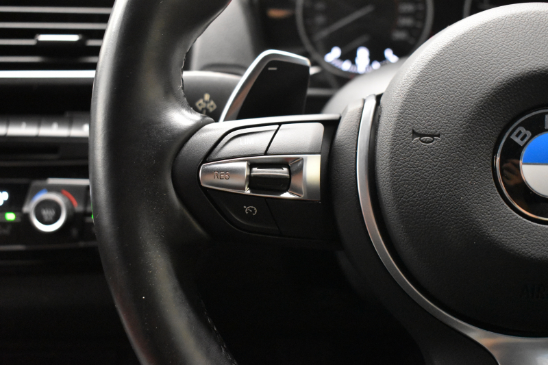 BMW 1シリーズ M140i LCI後期 直6ﾀｰﾎﾞ 340馬力 LEDﾍｯﾄﾞﾗｲﾄ&ﾃｰﾙ ﾋｰﾀｰ付赤革 ｱﾀﾞﾌﾟﾃｨﾌﾞMｻｽ 大型ﾌﾞﾚｰｷｼｽﾃﾑ 車線逸脱&歩行者警告 衝突軽減ﾌﾞﾚｰｷ 横ﾒﾆｭｰﾀｯﾁﾊﾟｯﾄﾞiﾄﾞﾗｲﾌﾞBｶﾒﾗ Pｱｼｽﾄ ｸﾙｺﾝ ﾊﾟﾄﾞﾙｼﾌﾄ ｽﾏｰﾄｷｰ 2年保証