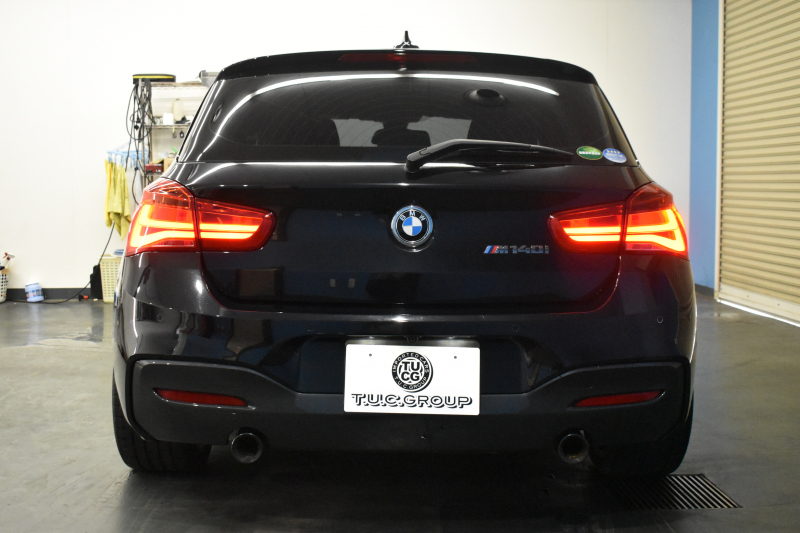 BMW 1シリーズ M140i LCI後期 直6ﾀｰﾎﾞ 340馬力 LEDﾍｯﾄﾞﾗｲﾄ&ﾃｰﾙ ﾋｰﾀｰ付赤革 ｱﾀﾞﾌﾟﾃｨﾌﾞMｻｽ 大型ﾌﾞﾚｰｷｼｽﾃﾑ 車線逸脱&歩行者警告 衝突軽減ﾌﾞﾚｰｷ 横ﾒﾆｭｰﾀｯﾁﾊﾟｯﾄﾞiﾄﾞﾗｲﾌﾞBｶﾒﾗ Pｱｼｽﾄ ｸﾙｺﾝ ﾊﾟﾄﾞﾙｼﾌﾄ ｽﾏｰﾄｷｰ 2年保証