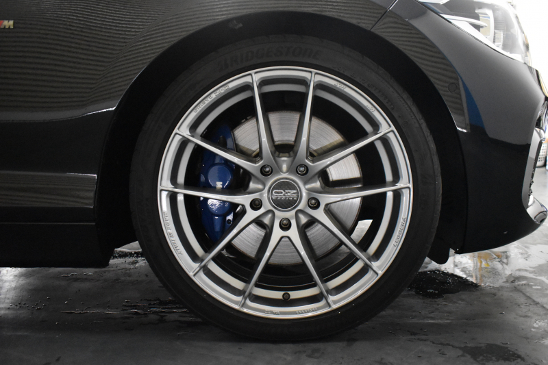 BMW 1シリーズ M140i LCI後期 直6ﾀｰﾎﾞ 340馬力 LEDﾍｯﾄﾞﾗｲﾄ&ﾃｰﾙ ﾋｰﾀｰ付赤革 ｱﾀﾞﾌﾟﾃｨﾌﾞMｻｽ 大型ﾌﾞﾚｰｷｼｽﾃﾑ 車線逸脱&歩行者警告 衝突軽減ﾌﾞﾚｰｷ 横ﾒﾆｭｰﾀｯﾁﾊﾟｯﾄﾞiﾄﾞﾗｲﾌﾞBｶﾒﾗ Pｱｼｽﾄ ｸﾙｺﾝ ﾊﾟﾄﾞﾙｼﾌﾄ ｽﾏｰﾄｷｰ 2年保証