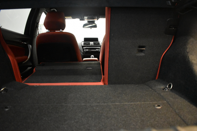 BMW 1シリーズ M140i LCI後期 直6ﾀｰﾎﾞ 340馬力 LEDﾍｯﾄﾞﾗｲﾄ&ﾃｰﾙ ﾋｰﾀｰ付赤革 ｱﾀﾞﾌﾟﾃｨﾌﾞMｻｽ 大型ﾌﾞﾚｰｷｼｽﾃﾑ 車線逸脱&歩行者警告 衝突軽減ﾌﾞﾚｰｷ 横ﾒﾆｭｰﾀｯﾁﾊﾟｯﾄﾞiﾄﾞﾗｲﾌﾞBｶﾒﾗ Pｱｼｽﾄ ｸﾙｺﾝ ﾊﾟﾄﾞﾙｼﾌﾄ ｽﾏｰﾄｷｰ 2年保証