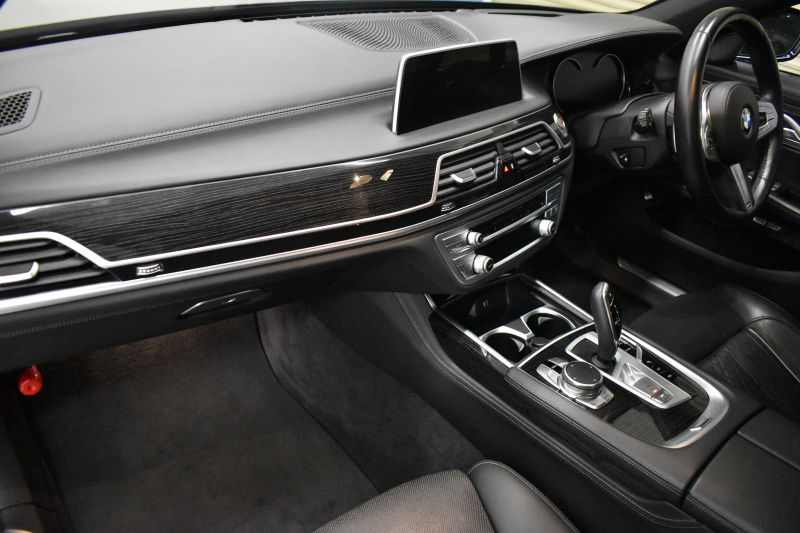 BMW 7シリーズ 740d XﾄﾞﾗｲﾌﾞMｽﾎﾟｰﾂ  4WD ｻﾝﾙｰﾌ ﾚｰｻﾞｰLED 3DﾃﾞｻﾞｲﾝFﾘｯﾌﾟｽﾎﾟｲﾗ ﾘﾓｰﾄP Fﾏｯｻｰｼﾞ&ﾍﾞﾝﾁﾚｰｼｮﾝ全席ﾋｰﾀｰ付黒革 ACC HUD ﾊｰﾏﾝｶｰﾄﾞﾝ ｼﾞｪｽﾁｬｰｺﾝﾄﾛｰﾙ ﾀｯﾁﾊﾟﾈﾙ対応HDDﾅﾋﾞ3Dﾋﾞｭｰ 車線変更&逸脱警告 液晶ﾒｰﾀｰ 電動ﾄﾗﾝｸ 2年保証