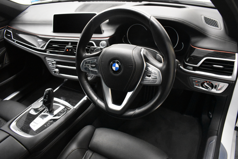 BMW 7シリーズ 750i Mｽﾎﾟｰﾂ V8 ｻﾝR Fﾏｯｻｰｼﾞ&ﾍﾞﾝﾁﾚｰｼｮﾝ 全席ﾋｰﾀｰ付黒革 ﾚｰｻﾞｰLED  液晶ｷｰ ﾘﾓｰﾄｺﾝﾄﾛｰﾙﾊﾟｰｷﾝｸﾞ 追従ACC HUD ﾊｰﾏﾝｶｰﾄﾞﾝ ｼﾞｪｽﾁｬｰｺﾝﾄﾛｰﾙ ﾀｯﾁﾊﾟﾈﾙ対応HDDﾅﾋﾞ3Dﾋﾞｭｰ Bｶﾒﾗ 車線変更&逸脱&歩行者警告 液晶ﾒｰﾀｰ 電動ﾄﾗﾝｸ 2年保証