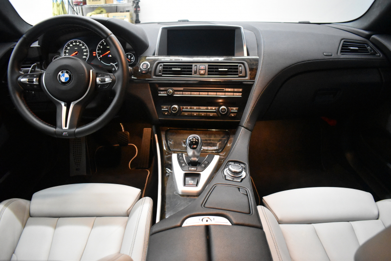 BMW Mシリーズ M6ｸﾞﾗﾝｸｰﾍﾟ MDCT 正規D車 左H ｶｰﾎﾞﾝﾙｰﾌ 7速DCT LEDﾍｯﾄﾞﾗｲﾄ ﾋｰﾀｰ付ｼﾙﾊﾞｰｽﾄｰﾝﾚｻﾞｰ 衝突軽減B 車線逸脱&歩行者警告 可変Mｻｽ Mﾌﾞﾚｰｷ HUD 20AW TOPﾋﾞｭｰ Bｶﾒﾗ ｿﾌﾄｸﾛｰｽﾞﾄﾞｱ 電動Rｻﾝｼｪｰﾄﾞ 2年保証