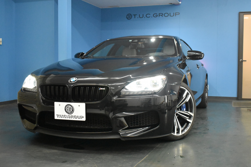 BMW Mシリーズ M6ｸﾞﾗﾝｸｰﾍﾟ MDCT 正規D車 左H ｶｰﾎﾞﾝﾙｰﾌ 7速DCT LEDﾍｯﾄﾞﾗｲﾄ ﾋｰﾀｰ付ｼﾙﾊﾞｰｽﾄｰﾝﾚｻﾞｰ 衝突軽減B 車線逸脱&歩行者警告 可変Mｻｽ Mﾌﾞﾚｰｷ HUD 20AW TOPﾋﾞｭｰ Bｶﾒﾗ ｿﾌﾄｸﾛｰｽﾞﾄﾞｱ 電動Rｻﾝｼｪｰﾄﾞ 2年保証
