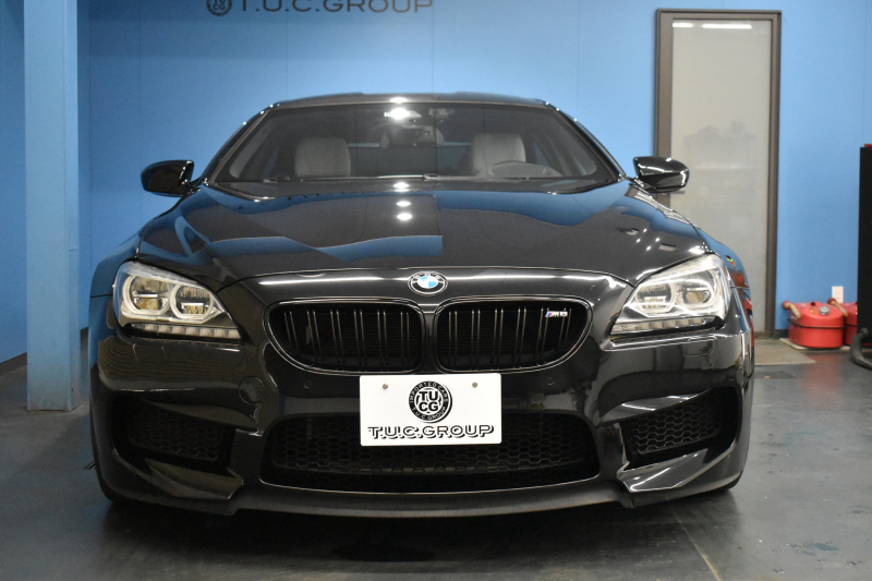 BMW Mシリーズ M6ｸﾞﾗﾝｸｰﾍﾟ MDCT 正規D車 左H ｶｰﾎﾞﾝﾙｰﾌ 7速DCT LEDﾍｯﾄﾞﾗｲﾄ ﾋｰﾀｰ付ｼﾙﾊﾞｰｽﾄｰﾝﾚｻﾞｰ 衝突軽減B 車線逸脱&歩行者警告 可変Mｻｽ Mﾌﾞﾚｰｷ HUD 20AW TOPﾋﾞｭｰ Bｶﾒﾗ ｿﾌﾄｸﾛｰｽﾞﾄﾞｱ 電動Rｻﾝｼｪｰﾄﾞ 2年保証