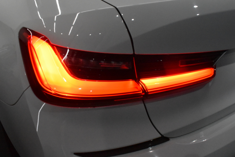 BMW 3シリーズ 320i Mｽﾎﾟｰﾂ ｺﾝﾌｫｰﾄP G20型 ﾋｰﾀｰ付茶革 電動ﾄﾗﾝｸ HiFiｽﾋﾟｰｶｰ ﾀｯﾁﾊﾟﾈﾙﾅﾋﾞ ｱｯﾌﾟﾙｶｰﾌﾟﾚｲ ﾌﾙｾｸﾞCD/DVD再生 19AW 追従ACC LEDﾍｯﾄﾞﾗｲﾄ 側面衝突&車線変更&逸脱&歩行車警告 液晶ﾒｰﾀｰ 後退ｱｼｽﾄ Pｱｼｽﾄ ｱｸﾃｨﾌﾞPDC緊急ﾌﾞﾚｰｷ  2年保証