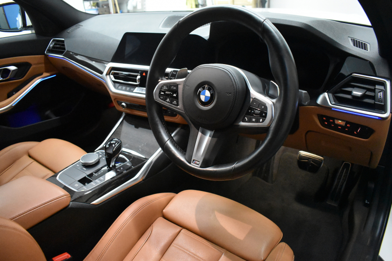BMW 3シリーズ 320i Mｽﾎﾟｰﾂ ｺﾝﾌｫｰﾄP G20型 ﾋｰﾀｰ付茶革 電動ﾄﾗﾝｸ HiFiｽﾋﾟｰｶｰ ﾀｯﾁﾊﾟﾈﾙﾅﾋﾞ ｱｯﾌﾟﾙｶｰﾌﾟﾚｲ ﾌﾙｾｸﾞCD/DVD再生 19AW 追従ACC LEDﾍｯﾄﾞﾗｲﾄ 側面衝突&車線変更&逸脱&歩行車警告 液晶ﾒｰﾀｰ 後退ｱｼｽﾄ Pｱｼｽﾄ ｱｸﾃｨﾌﾞPDC緊急ﾌﾞﾚｰｷ  2年保証