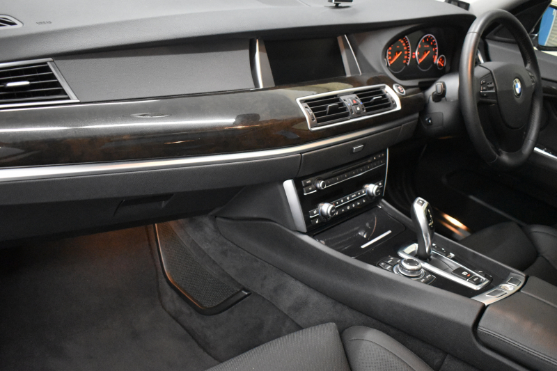 BMW 5シリーズ 535iｸﾞﾗﾝﾂｰﾘｽﾓ ｺﾝﾌｫｰﾄP ﾊﾟﾉﾗﾏｻﾝﾙｰﾌ 1ｵｰﾅｰ 全席ﾋｰﾀｰ前席ﾍﾞﾝﾁﾚｰｼｮﾝ付黒革 ｽﾏｰﾄｷｰ ﾌﾙｾｸﾞ ﾅﾋﾞTOPﾋﾞｭｰ Bｶﾒﾗ 前後PDC 電動ﾄﾗﾝｸ ｸﾙｺﾝ 18AW ETC 2年保証