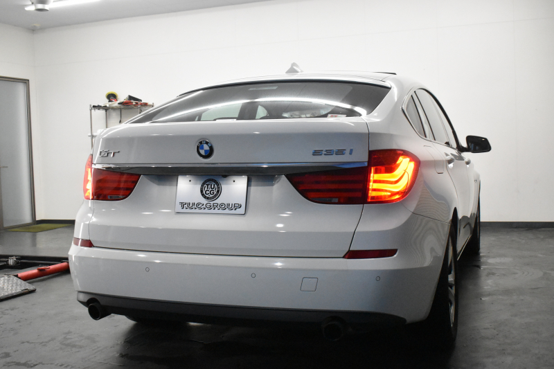 BMW 5シリーズ 535iｸﾞﾗﾝﾂｰﾘｽﾓ ｺﾝﾌｫｰﾄP ﾊﾟﾉﾗﾏｻﾝﾙｰﾌ 1ｵｰﾅｰ 全席ﾋｰﾀｰ前席ﾍﾞﾝﾁﾚｰｼｮﾝ付黒革 ｽﾏｰﾄｷｰ ﾌﾙｾｸﾞ ﾅﾋﾞTOPﾋﾞｭｰ Bｶﾒﾗ 前後PDC 電動ﾄﾗﾝｸ ｸﾙｺﾝ 18AW ETC 2年保証