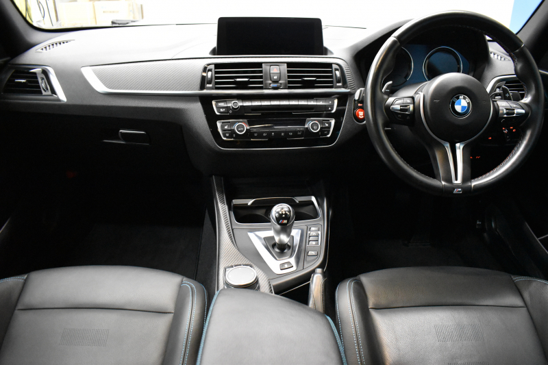 BMW Mシリーズ M2 ｺﾝﾍﾟﾃｨｼｮﾝ MDCT 7速DCT LCI後期 ｱｸﾗﾎﾟ ﾋﾞｯﾁﾏﾌﾗｰ ｱﾀﾞﾌﾟﾃｨﾌﾞﾍｷｻｺﾞﾅﾙLEDﾍｯﾄﾞﾗｲﾄ&ﾃｰﾙ ﾋｰﾀｰ付黒革 ﾀｯﾁﾊﾟﾈﾙHDDﾅﾋﾞ 19AW 車線逸脱&歩行者警告 衝突軽減ﾌﾞﾚｰｷ ｶｰﾎﾞﾝｲﾝﾃﾘｱ Bｶﾒﾗ iｽﾄｯﾌﾟ ｽﾏｰﾄｷｰ 2年保証