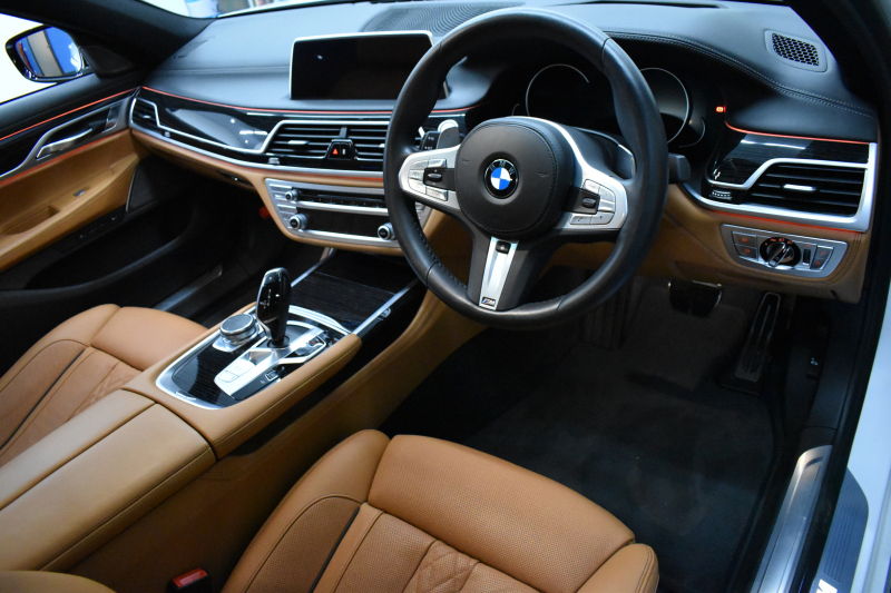 BMW 7シリーズ 740i Mｽﾎﾟｰﾂ ﾘｱｺﾝﾌｫｰﾄP ﾘｱｴﾝﾀｰﾃｲﾒﾝﾄ 後席ﾓﾆﾀｰ ﾃﾞｨｽﾌﾟﾚｲｷｰ ﾘﾓｰﾄ駐車 ｻﾝﾙｰﾌ ﾚｰｻﾞｰLED 前席ﾏｯｻｰｼﾞ全席ﾋｰﾀｰ&ﾍﾞﾝﾁﾚｰｼｮﾝ付茶革 ACC HUD ﾊｰﾏﾝｶｰﾄﾞﾝ ｼﾞｪｽﾁｬｰｺﾝﾄﾛｰﾙ ﾀｯﾁﾊﾟﾈﾙﾅﾋﾞ3Dﾋﾞｭｰ LCW 液晶ﾒｰﾀｰ 2年保証