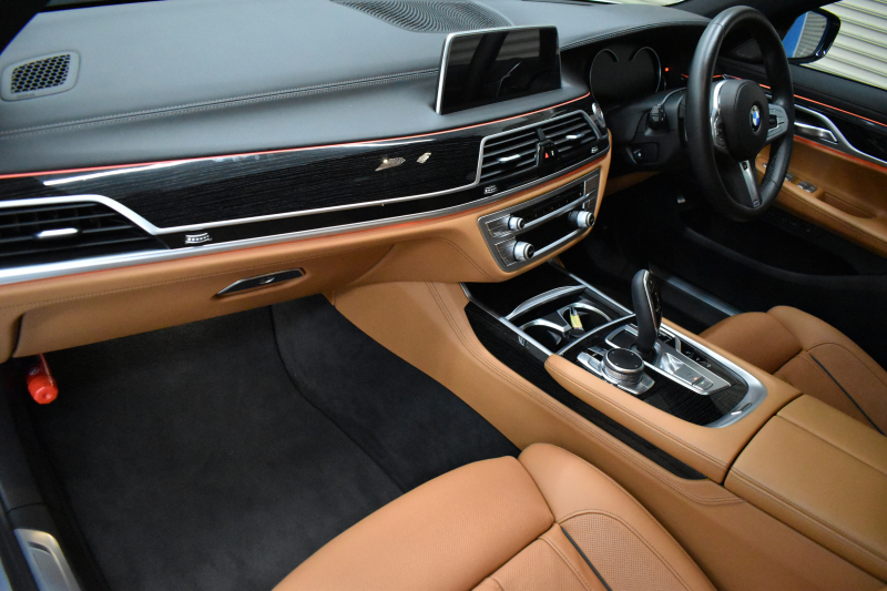 BMW 7シリーズ 740i Mｽﾎﾟｰﾂ ﾘｱｺﾝﾌｫｰﾄP ﾘｱｴﾝﾀｰﾃｲﾒﾝﾄ 後席ﾓﾆﾀｰ ﾃﾞｨｽﾌﾟﾚｲｷｰ ﾘﾓｰﾄ駐車 ｻﾝﾙｰﾌ ﾚｰｻﾞｰLED 前席ﾏｯｻｰｼﾞ全席ﾋｰﾀｰ&ﾍﾞﾝﾁﾚｰｼｮﾝ付茶革 ACC HUD ﾊｰﾏﾝｶｰﾄﾞﾝ ｼﾞｪｽﾁｬｰｺﾝﾄﾛｰﾙ ﾀｯﾁﾊﾟﾈﾙﾅﾋﾞ3Dﾋﾞｭｰ LCW 液晶ﾒｰﾀｰ 2年保証