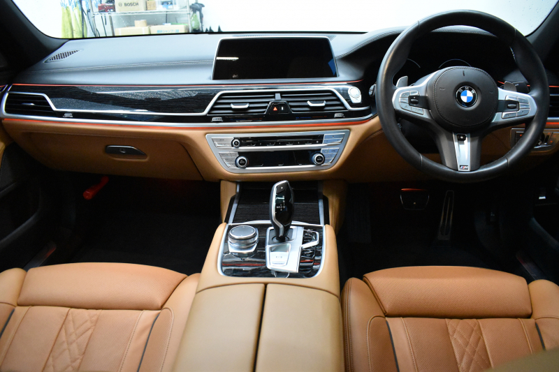 BMW 7シリーズ 740i Mｽﾎﾟｰﾂ ﾘｱｺﾝﾌｫｰﾄP ﾘｱｴﾝﾀｰﾃｲﾒﾝﾄ 後席ﾓﾆﾀｰ ﾃﾞｨｽﾌﾟﾚｲｷｰ ﾘﾓｰﾄ駐車 ｻﾝﾙｰﾌ ﾚｰｻﾞｰLED 前席ﾏｯｻｰｼﾞ全席ﾋｰﾀｰ&ﾍﾞﾝﾁﾚｰｼｮﾝ付茶革 ACC HUD ﾊｰﾏﾝｶｰﾄﾞﾝ ｼﾞｪｽﾁｬｰｺﾝﾄﾛｰﾙ ﾀｯﾁﾊﾟﾈﾙﾅﾋﾞ3Dﾋﾞｭｰ LCW 液晶ﾒｰﾀｰ 2年保証