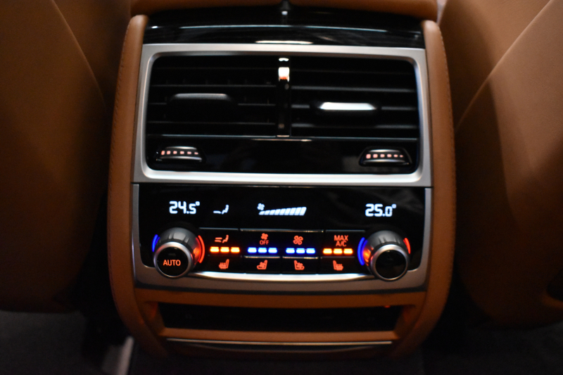 BMW 7シリーズ 740i Mｽﾎﾟｰﾂ ﾘｱｺﾝﾌｫｰﾄP ﾘｱｴﾝﾀｰﾃｲﾒﾝﾄ 後席ﾓﾆﾀｰ ﾃﾞｨｽﾌﾟﾚｲｷｰ ﾘﾓｰﾄ駐車 ｻﾝﾙｰﾌ ﾚｰｻﾞｰLED 前席ﾏｯｻｰｼﾞ全席ﾋｰﾀｰ&ﾍﾞﾝﾁﾚｰｼｮﾝ付茶革 ACC HUD ﾊｰﾏﾝｶｰﾄﾞﾝ ｼﾞｪｽﾁｬｰｺﾝﾄﾛｰﾙ ﾀｯﾁﾊﾟﾈﾙﾅﾋﾞ3Dﾋﾞｭｰ LCW 液晶ﾒｰﾀｰ 2年保証