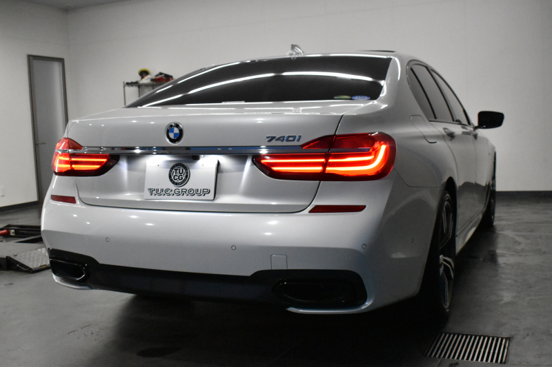 BMW 7シリーズ 740i Mｽﾎﾟｰﾂ ﾘｱｺﾝﾌｫｰﾄP ﾘｱｴﾝﾀｰﾃｲﾒﾝﾄ 後席ﾓﾆﾀｰ ﾃﾞｨｽﾌﾟﾚｲｷｰ ﾘﾓｰﾄ駐車 ｻﾝﾙｰﾌ ﾚｰｻﾞｰLED 前席ﾏｯｻｰｼﾞ全席ﾋｰﾀｰ&ﾍﾞﾝﾁﾚｰｼｮﾝ付茶革 ACC HUD ﾊｰﾏﾝｶｰﾄﾞﾝ ｼﾞｪｽﾁｬｰｺﾝﾄﾛｰﾙ ﾀｯﾁﾊﾟﾈﾙﾅﾋﾞ3Dﾋﾞｭｰ LCW 液晶ﾒｰﾀｰ 2年保証