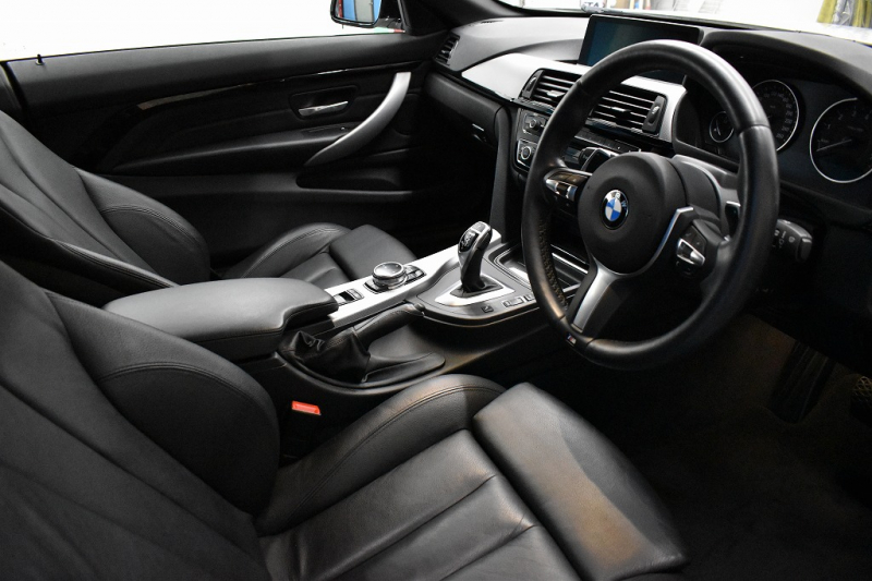 BMW 4シリーズ 435i ｶﾌﾞﾘｵﾚMｽﾎﾟｰﾂ ｱﾄﾞﾊﾞﾝｽﾄﾞｱｸﾃｨﾌﾞｾｰﾌﾃｨｰP Mﾊﾟﾌｫ-ﾏﾝｽ20AW 追従ACC HUD 直6ﾀｰﾎﾞ 電動ﾒﾀﾙﾙｰﾌ ﾋｰﾀｰ付黒革ｴｱｶﾗｰ LEDﾍｯﾄﾞﾗｲﾄ 車線逸脱&歩行者警告 衝突軽減B ﾌﾙｾｸﾞﾅﾋﾞBｶﾒﾗ前後PDC ｽﾏｰﾄｷｰ 2年保証
