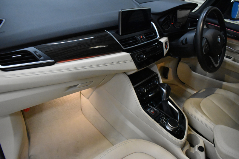 BMW 2シリーズ 218dｱｸﾃｨﾌﾞﾂｱﾗｰ ﾗｸﾞｼﾞｭｱﾘｰ ｱﾄﾞﾊﾞﾝｽﾄﾞｱｸﾃｨﾌﾞｾｰﾌﾃｨｰP 追従ACC HUD ﾋｰﾀｰ付ﾍﾞｰｼﾞｭﾚｻﾞｰ ﾀｯﾁﾊﾟﾈﾙﾅﾋﾞBｶﾒﾗ ﾘｱPDC LEDﾍｯﾄﾞﾗｲﾄ 衝突軽減ﾌﾞﾚｰｷ 車線逸脱&歩行者警告 電動開閉Rｹﾞｰﾄ ｽﾏｰﾄｷｰ 2年保証