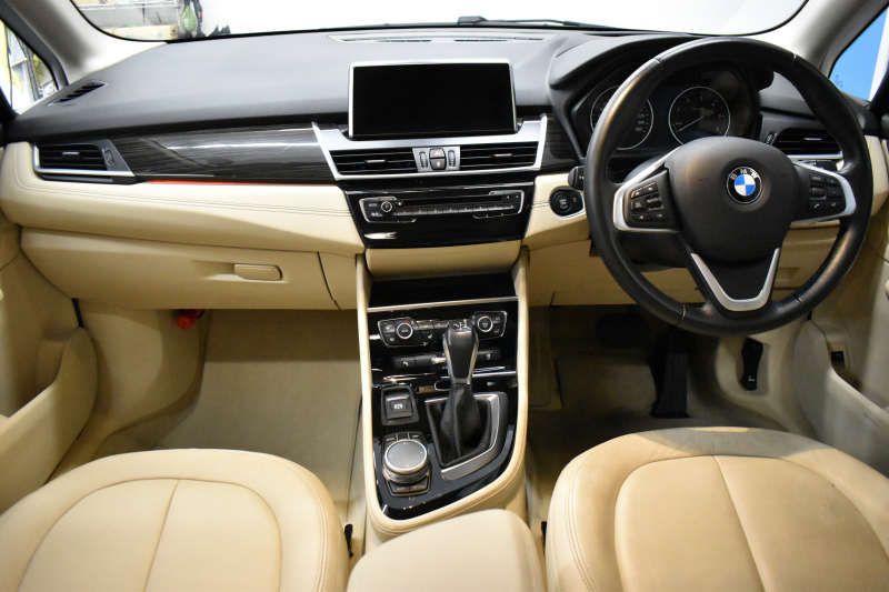 BMW 2シリーズ 218dｱｸﾃｨﾌﾞﾂｱﾗｰ ﾗｸﾞｼﾞｭｱﾘｰ ｱﾄﾞﾊﾞﾝｽﾄﾞｱｸﾃｨﾌﾞｾｰﾌﾃｨｰP 追従ACC HUD ﾋｰﾀｰ付ﾍﾞｰｼﾞｭﾚｻﾞｰ ﾀｯﾁﾊﾟﾈﾙﾅﾋﾞBｶﾒﾗ ﾘｱPDC LEDﾍｯﾄﾞﾗｲﾄ 衝突軽減ﾌﾞﾚｰｷ 車線逸脱&歩行者警告 電動開閉Rｹﾞｰﾄ ｽﾏｰﾄｷｰ 2年保証