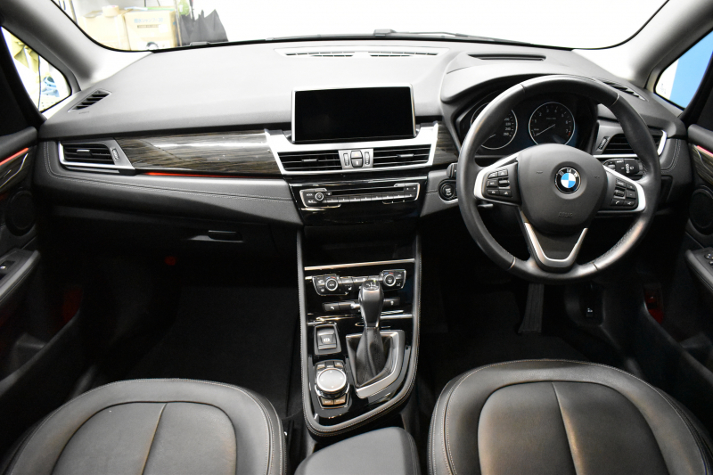 BMW 2シリーズ 220iｸﾞﾗﾝﾂｱﾗｰ ﾗｸﾞｼﾞｭｱﾘｰ 3列ｼｰﾄ 7人乗り ｱﾄﾞﾊﾞﾝｽﾄﾞｱｸﾃｨﾌﾞｾｰﾌﾃｨｰP 追従ACC HUD ﾋｰﾀｰ付黒革 LEDﾍｯﾄﾞﾗｲﾄ 衝突軽減ﾌﾞﾚｰｷ 車線逸脱&歩行者警告 ﾀｯﾁﾊﾟｯﾄﾞﾅﾋﾞ 前後PDC Bｶﾒﾗ 電動ﾄﾗﾝｸ ﾊﾟｰｷﾝｸﾞｱｼｽﾄ 17AW ｽﾏｰﾄｷｰ 2年保証