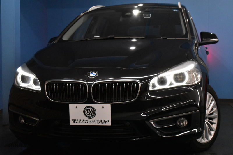 BMW 2シリーズ 220iｸﾞﾗﾝﾂｱﾗｰ ﾗｸﾞｼﾞｭｱﾘｰ 3列ｼｰﾄ 7人乗り ｱﾄﾞﾊﾞﾝｽﾄﾞｱｸﾃｨﾌﾞｾｰﾌﾃｨｰP 追従ACC HUD ﾋｰﾀｰ付黒革 LEDﾍｯﾄﾞﾗｲﾄ 衝突軽減ﾌﾞﾚｰｷ 車線逸脱&歩行者警告 ﾀｯﾁﾊﾟｯﾄﾞﾅﾋﾞ 前後PDC Bｶﾒﾗ 電動ﾄﾗﾝｸ ﾊﾟｰｷﾝｸﾞｱｼｽﾄ 17AW ｽﾏｰﾄｷｰ 2年保証