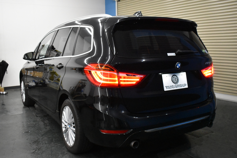 BMW 2シリーズ 220iｸﾞﾗﾝﾂｱﾗｰ ﾗｸﾞｼﾞｭｱﾘｰ 3列ｼｰﾄ 7人乗り ｱﾄﾞﾊﾞﾝｽﾄﾞｱｸﾃｨﾌﾞｾｰﾌﾃｨｰP 追従ACC HUD ﾋｰﾀｰ付黒革 LEDﾍｯﾄﾞﾗｲﾄ 衝突軽減ﾌﾞﾚｰｷ 車線逸脱&歩行者警告 ﾀｯﾁﾊﾟｯﾄﾞﾅﾋﾞ 前後PDC Bｶﾒﾗ 電動ﾄﾗﾝｸ ﾊﾟｰｷﾝｸﾞｱｼｽﾄ 17AW ｽﾏｰﾄｷｰ 2年保証