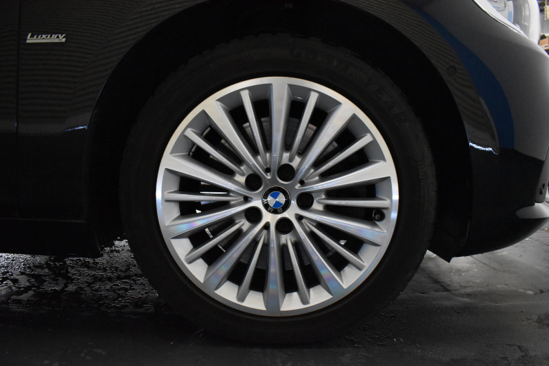 BMW 2シリーズ 220iｸﾞﾗﾝﾂｱﾗｰ ﾗｸﾞｼﾞｭｱﾘｰ 3列ｼｰﾄ 7人乗り ｱﾄﾞﾊﾞﾝｽﾄﾞｱｸﾃｨﾌﾞｾｰﾌﾃｨｰP 追従ACC HUD ﾋｰﾀｰ付黒革 LEDﾍｯﾄﾞﾗｲﾄ 衝突軽減ﾌﾞﾚｰｷ 車線逸脱&歩行者警告 ﾀｯﾁﾊﾟｯﾄﾞﾅﾋﾞ 前後PDC Bｶﾒﾗ 電動ﾄﾗﾝｸ ﾊﾟｰｷﾝｸﾞｱｼｽﾄ 17AW ｽﾏｰﾄｷｰ 2年保証