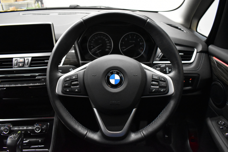 BMW 2シリーズ 220iｸﾞﾗﾝﾂｱﾗｰ ﾗｸﾞｼﾞｭｱﾘｰ 3列ｼｰﾄ 7人乗り ｱﾄﾞﾊﾞﾝｽﾄﾞｱｸﾃｨﾌﾞｾｰﾌﾃｨｰP 追従ACC HUD ﾋｰﾀｰ付黒革 LEDﾍｯﾄﾞﾗｲﾄ 衝突軽減ﾌﾞﾚｰｷ 車線逸脱&歩行者警告 ﾀｯﾁﾊﾟｯﾄﾞﾅﾋﾞ 前後PDC Bｶﾒﾗ 電動ﾄﾗﾝｸ ﾊﾟｰｷﾝｸﾞｱｼｽﾄ 17AW ｽﾏｰﾄｷｰ 2年保証