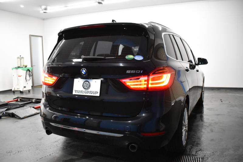 BMW 2シリーズ 220iｸﾞﾗﾝﾂｱﾗｰ ﾗｸﾞｼﾞｭｱﾘｰ 3列ｼｰﾄ 7人乗り ｱﾄﾞﾊﾞﾝｽﾄﾞｱｸﾃｨﾌﾞｾｰﾌﾃｨｰP 追従ACC HUD ﾋｰﾀｰ付黒革 LEDﾍｯﾄﾞﾗｲﾄ 衝突軽減ﾌﾞﾚｰｷ 車線逸脱&歩行者警告 ﾀｯﾁﾊﾟｯﾄﾞﾅﾋﾞ 前後PDC Bｶﾒﾗ 電動ﾄﾗﾝｸ ﾊﾟｰｷﾝｸﾞｱｼｽﾄ 17AW ｽﾏｰﾄｷｰ 2年保証