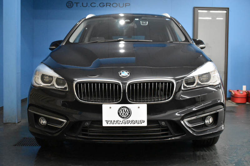 BMW 2シリーズ 220iｸﾞﾗﾝﾂｱﾗｰ ﾗｸﾞｼﾞｭｱﾘｰ 3列ｼｰﾄ 7人乗り ｱﾄﾞﾊﾞﾝｽﾄﾞｱｸﾃｨﾌﾞｾｰﾌﾃｨｰP 追従ACC HUD ﾋｰﾀｰ付黒革 LEDﾍｯﾄﾞﾗｲﾄ 衝突軽減ﾌﾞﾚｰｷ 車線逸脱&歩行者警告 ﾀｯﾁﾊﾟｯﾄﾞﾅﾋﾞ 前後PDC Bｶﾒﾗ 電動ﾄﾗﾝｸ ﾊﾟｰｷﾝｸﾞｱｼｽﾄ 17AW ｽﾏｰﾄｷｰ 2年保証