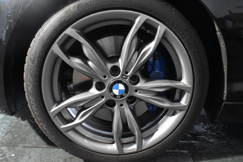 BMW 2シリーズ M240i LCI後期 ｵﾌﾟｼｮﾝ追従ACC  直6ﾀｰﾎﾞ 340馬力 ﾍｷｻｺﾞﾅﾙLEDﾍｯﾄﾞﾗｲﾄ ﾋｰﾀｰ付赤革 ﾀｯﾁﾊﾟﾈﾙiﾄﾞﾗｲﾌﾞHDDﾅﾋﾞBｶﾒ Pｱｼｽﾄ 前後PDC ｱﾀﾞﾌﾟﾃｨﾌﾞMｻｽ 大型ﾌﾞﾚｰｷｼｽﾃﾑ 車線逸脱&歩行者警告 衝突軽減ﾌﾞﾚｰｷ 18AW ﾊﾟﾄﾞﾙｼﾌﾄ 1ｵｰﾅｰ 2年保証