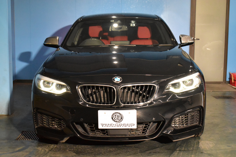 BMW 2シリーズ M240i LCI後期 ｵﾌﾟｼｮﾝ追従ACC  直6ﾀｰﾎﾞ 340馬力 ﾍｷｻｺﾞﾅﾙLEDﾍｯﾄﾞﾗｲﾄ ﾋｰﾀｰ付赤革 ﾀｯﾁﾊﾟﾈﾙiﾄﾞﾗｲﾌﾞHDDﾅﾋﾞBｶﾒ Pｱｼｽﾄ 前後PDC ｱﾀﾞﾌﾟﾃｨﾌﾞMｻｽ 大型ﾌﾞﾚｰｷｼｽﾃﾑ 車線逸脱&歩行者警告 衝突軽減ﾌﾞﾚｰｷ 18AW ﾊﾟﾄﾞﾙｼﾌﾄ 1ｵｰﾅｰ 2年保証