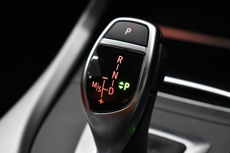 BMW 2シリーズ M240i LCI後期 ｵﾌﾟｼｮﾝ追従ACC  直6ﾀｰﾎﾞ 340馬力 ﾍｷｻｺﾞﾅﾙLEDﾍｯﾄﾞﾗｲﾄ ﾋｰﾀｰ付赤革 ﾀｯﾁﾊﾟﾈﾙiﾄﾞﾗｲﾌﾞHDDﾅﾋﾞBｶﾒ Pｱｼｽﾄ 前後PDC ｱﾀﾞﾌﾟﾃｨﾌﾞMｻｽ 大型ﾌﾞﾚｰｷｼｽﾃﾑ 車線逸脱&歩行者警告 衝突軽減ﾌﾞﾚｰｷ 18AW ﾊﾟﾄﾞﾙｼﾌﾄ 1ｵｰﾅｰ 2年保証