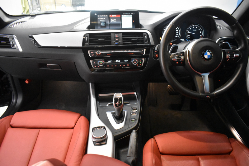 BMW 2シリーズ M240i LCI後期 ｵﾌﾟｼｮﾝ追従ACC  直6ﾀｰﾎﾞ 340馬力 ﾍｷｻｺﾞﾅﾙLEDﾍｯﾄﾞﾗｲﾄ ﾋｰﾀｰ付赤革 ﾀｯﾁﾊﾟﾈﾙiﾄﾞﾗｲﾌﾞHDDﾅﾋﾞBｶﾒ Pｱｼｽﾄ 前後PDC ｱﾀﾞﾌﾟﾃｨﾌﾞMｻｽ 大型ﾌﾞﾚｰｷｼｽﾃﾑ 車線逸脱&歩行者警告 衝突軽減ﾌﾞﾚｰｷ 18AW ﾊﾟﾄﾞﾙｼﾌﾄ 1ｵｰﾅｰ 2年保証