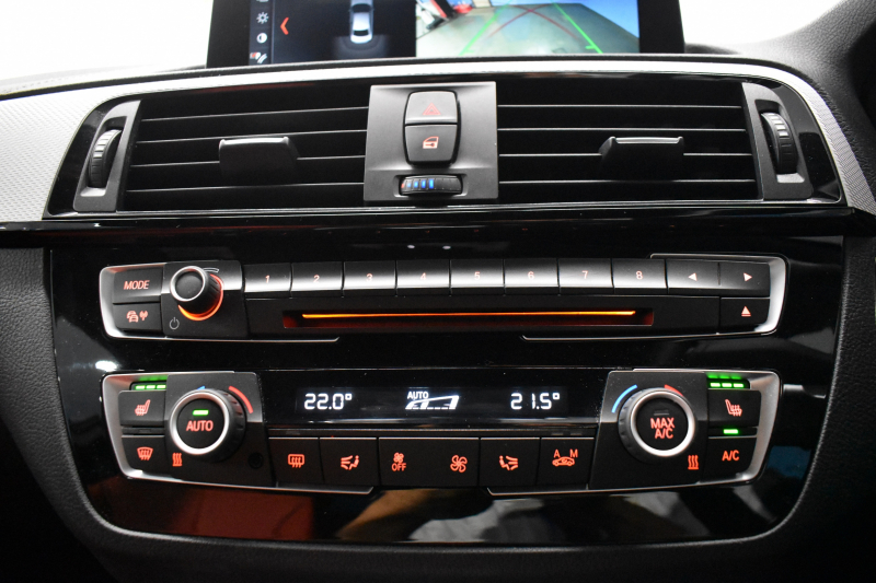 BMW 2シリーズ M240i LCI後期 ｵﾌﾟｼｮﾝ追従ACC  直6ﾀｰﾎﾞ 340馬力 ﾍｷｻｺﾞﾅﾙLEDﾍｯﾄﾞﾗｲﾄ ﾋｰﾀｰ付赤革 ﾀｯﾁﾊﾟﾈﾙiﾄﾞﾗｲﾌﾞHDDﾅﾋﾞBｶﾒ Pｱｼｽﾄ 前後PDC ｱﾀﾞﾌﾟﾃｨﾌﾞMｻｽ 大型ﾌﾞﾚｰｷｼｽﾃﾑ 車線逸脱&歩行者警告 衝突軽減ﾌﾞﾚｰｷ 18AW ﾊﾟﾄﾞﾙｼﾌﾄ 1ｵｰﾅｰ 2年保証