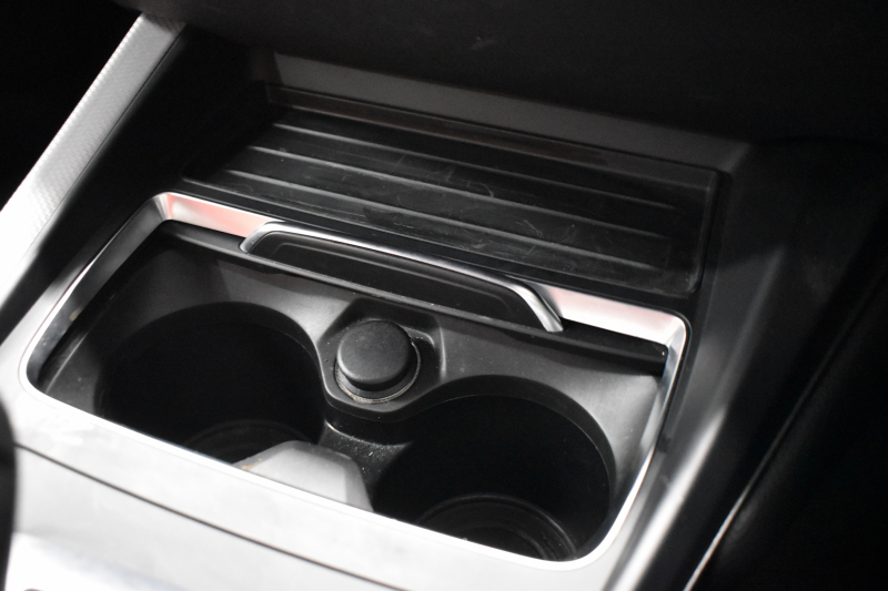 BMW 2シリーズ M240i LCI後期 ｵﾌﾟｼｮﾝ追従ACC  直6ﾀｰﾎﾞ 340馬力 ﾍｷｻｺﾞﾅﾙLEDﾍｯﾄﾞﾗｲﾄ ﾋｰﾀｰ付赤革 ﾀｯﾁﾊﾟﾈﾙiﾄﾞﾗｲﾌﾞHDDﾅﾋﾞBｶﾒ Pｱｼｽﾄ 前後PDC ｱﾀﾞﾌﾟﾃｨﾌﾞMｻｽ 大型ﾌﾞﾚｰｷｼｽﾃﾑ 車線逸脱&歩行者警告 衝突軽減ﾌﾞﾚｰｷ 18AW ﾊﾟﾄﾞﾙｼﾌﾄ 1ｵｰﾅｰ 2年保証