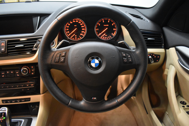 BMW X1 Xﾄﾞﾗｲﾌﾞ 20i ｴｸｽｸﾙｰｼﾌﾞｽﾎﾟｰﾂ 4WD LCI後期 160台限定 ﾚｻﾞｰP ﾋｰﾀｰ付ﾈﾊﾞﾀﾞﾍﾞｰｼﾞｭ革 8速AT 電子ｼﾌﾄ ｺﾝﾌｫｰﾄｱｸｾｽ Mｽﾎﾟｰﾂ専用ｴｱﾛ18AW iﾄﾞﾗｲﾌﾞHDDﾅﾋﾞBｶﾒﾗ 前後PDC BTｵｰﾃﾞｨｵ&ﾊﾝｽﾞﾌﾘｰ通話 ﾘﾝｸﾞ付ｷｾﾉﾝﾗｲﾄ 2年保証